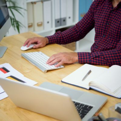 working-mobile-application_1098-17072